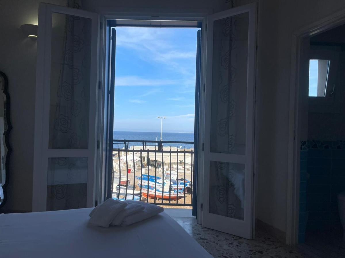 Отель La Camera Sul Porto Мареттимо Экстерьер фото